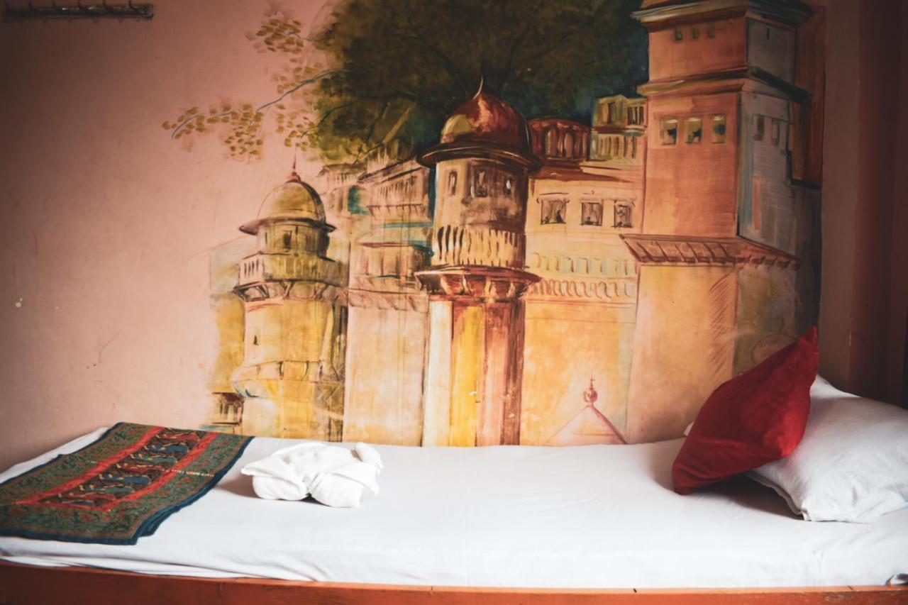 Family Guest House Varanasi Exterior foto
